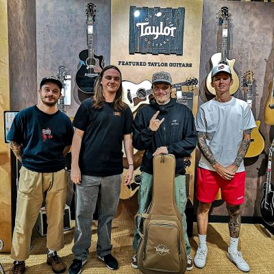 Neck Deep in guitarguitar